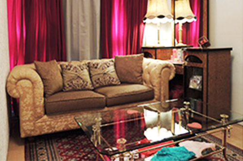 ゆったりおちついた雰囲気の大人のサロン